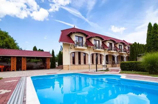 Bajor Panzi Aparthotel, Bk, Bkfrd, Srvr - 19 km