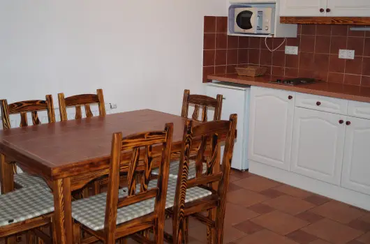 EMAN Apartmanh�z S�rv�r, S�rv�r