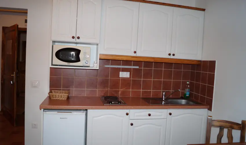 EMAN Apartmanh�z S�rv�r S�rv�r