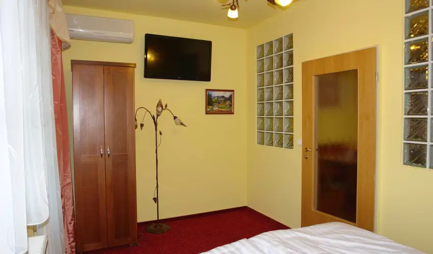 HoldLux Apartmanok Srvr
