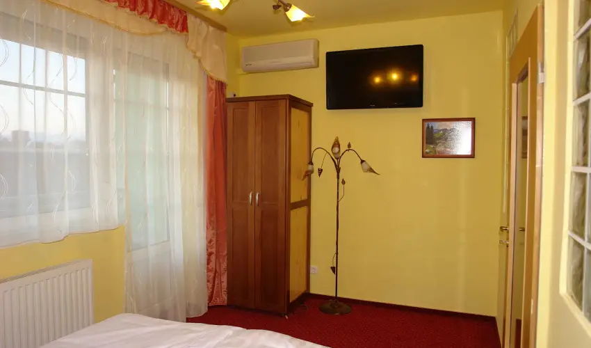 HoldLux Apartmanok Srvr