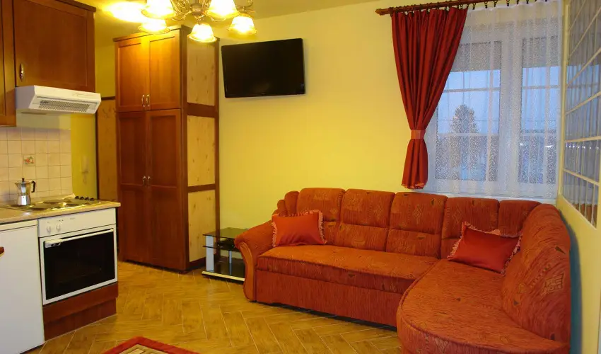HoldLux Apartmanok Srvr