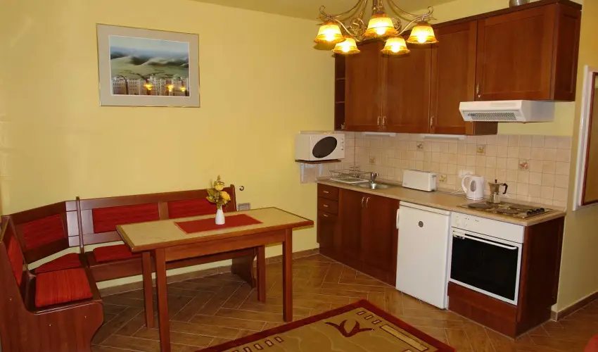 HoldLux Apartmanok Srvr