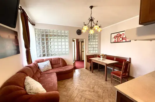 HoldLux Apartmanok, S�rv�r