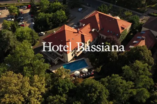 Hotel Bassiana, S�rv�r