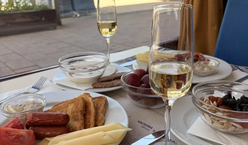 Hotel Bassiana S�rv�r