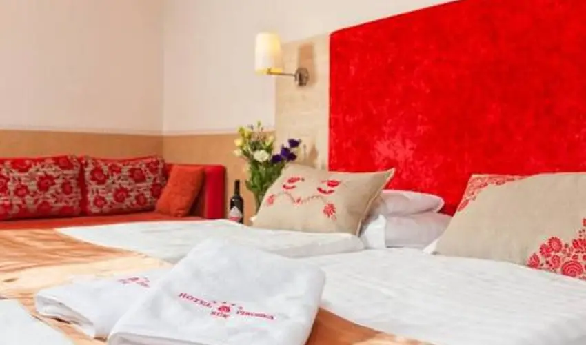 Hotel Piroska Bk, Bkfrd