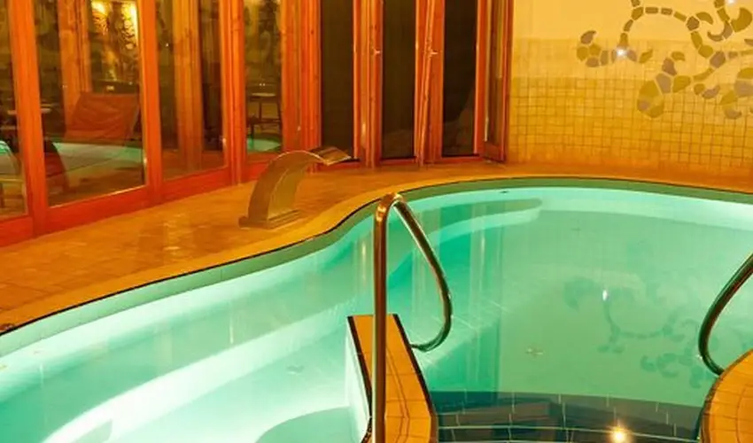 Hotel Piroska Bk, Bkfrd