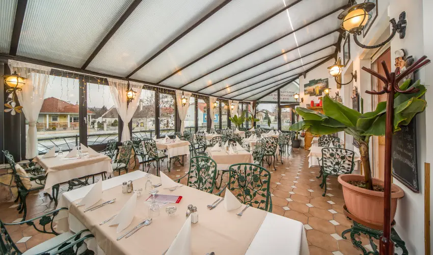 Hotel Piroska Bk, Bkfrd