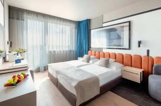 Hunguest Bk, Bk, Bkfrd, Srvr - 17 km