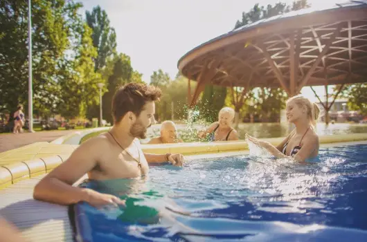 Hunguest Bk, Bk, Bkfrd, Srvr - 17 km