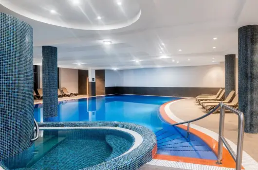 Hunguest Bk, Bk, Bkfrd, Srvr - 17 km