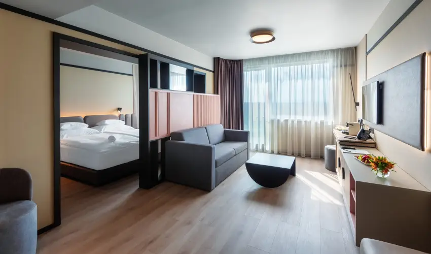 Hunguest Bk Bk, Bkfrd