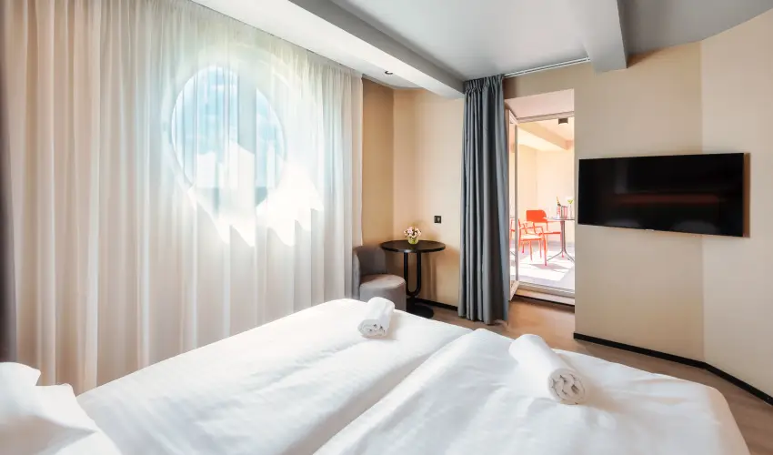 Hunguest Bk Bk, Bkfrd