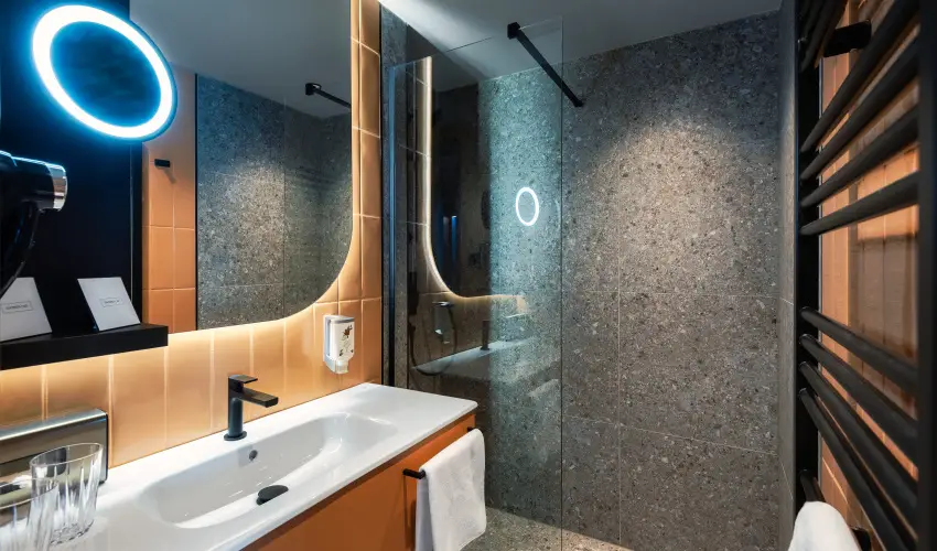 Hunguest Bk Bk, Bkfrd