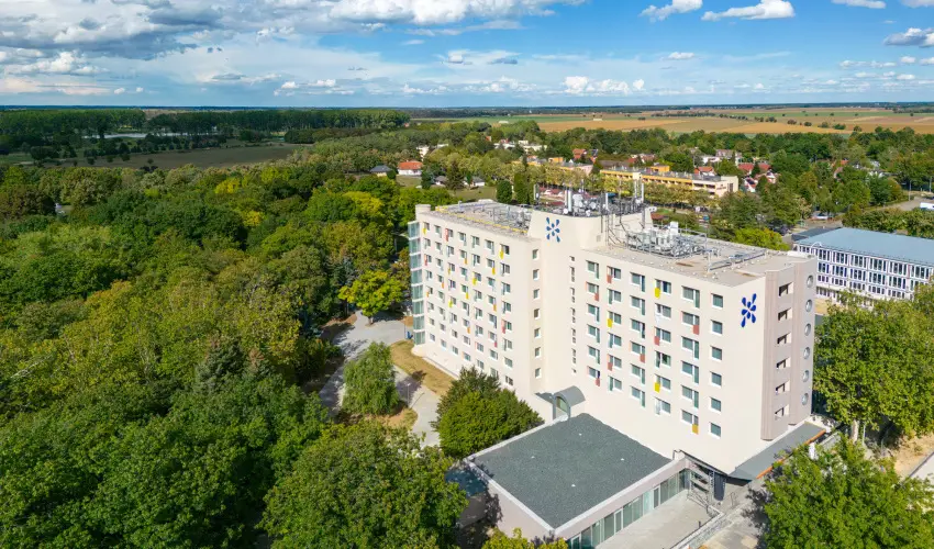 Hunguest Bk Bk, Bkfrd