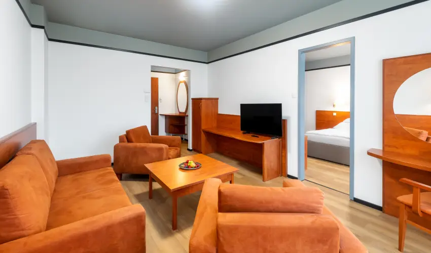 Hunguest Bk Bk, Bkfrd