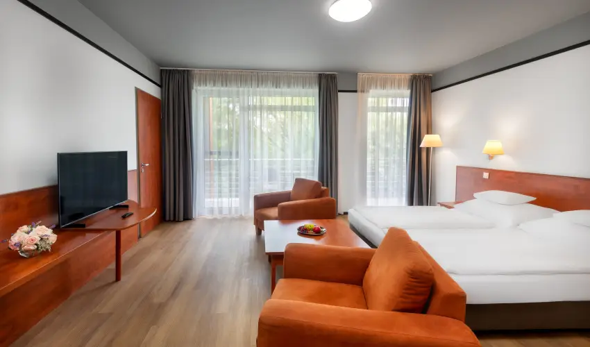 Hunguest Bk Bk, Bkfrd