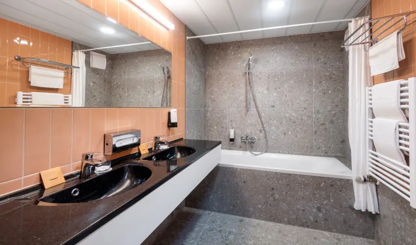 Hunguest Bk Bk, Bkfrd