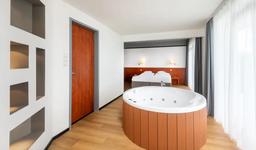 Hunguest Bk Bk, Bkfrd