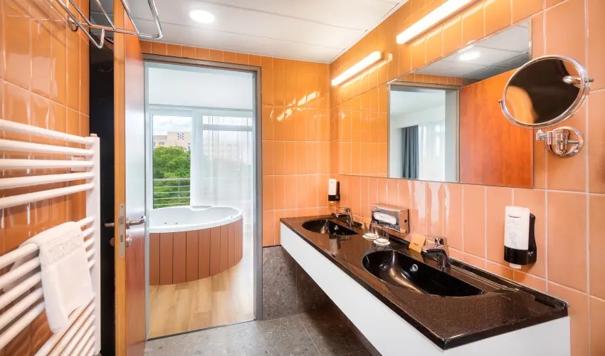 Hunguest Bk Bk, Bkfrd