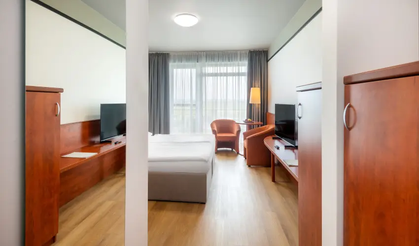 Hunguest Bk Bk, Bkfrd