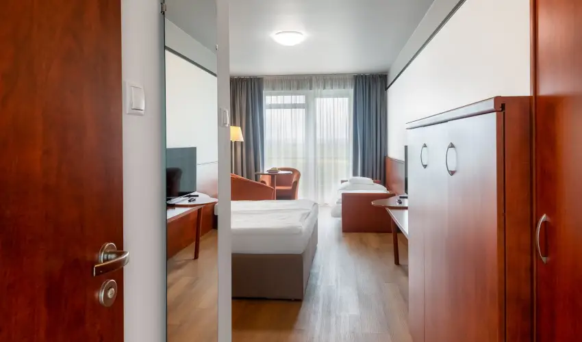 Hunguest Bk Bk, Bkfrd