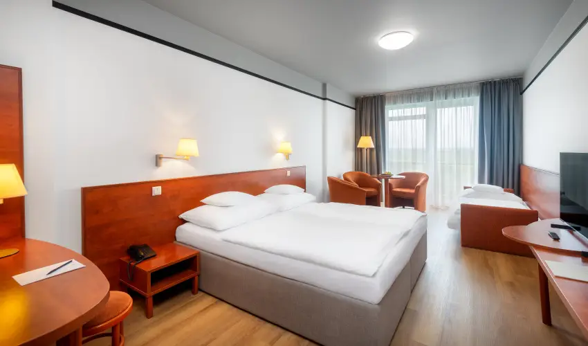 Hunguest Bk Bk, Bkfrd