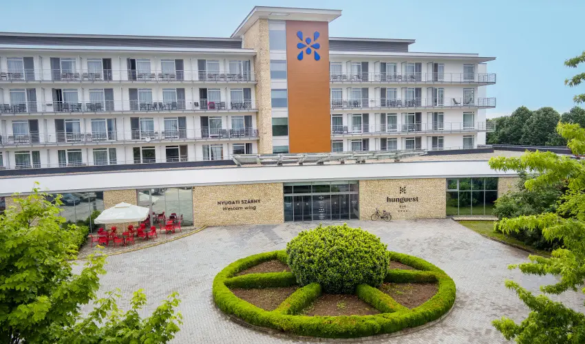 Hunguest Bk Bk, Bkfrd