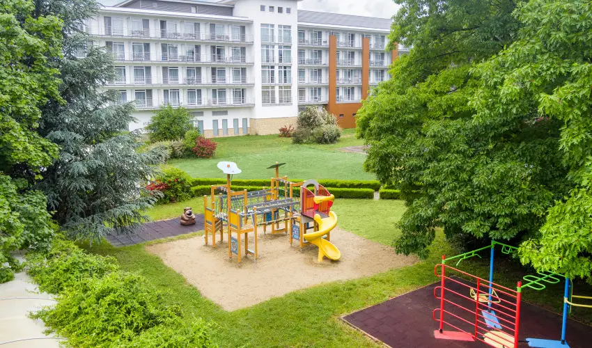 Hunguest Bk Bk, Bkfrd