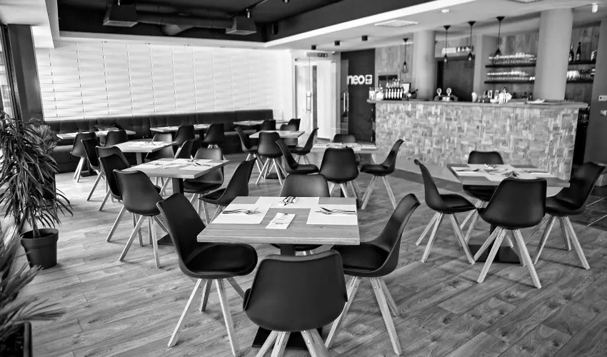 Hotel Vikt�ria S�rv�r