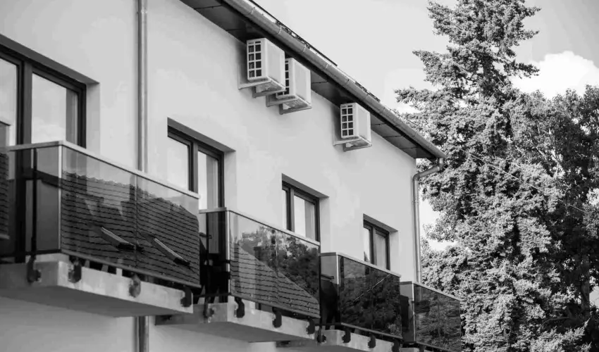 Hotel Vikt�ria S�rv�r