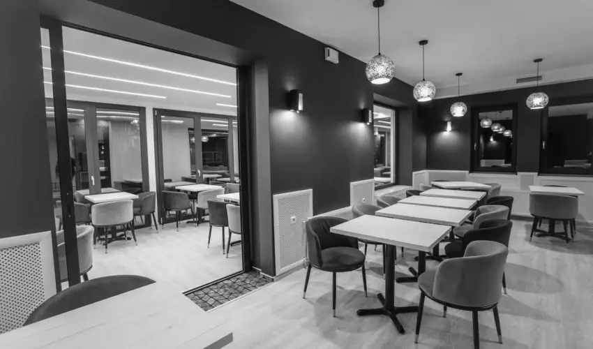 Hotel Vikt�ria S�rv�r