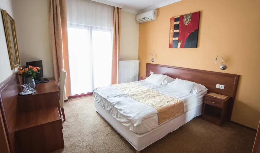 Hotel Vikt�ria S�rv�r