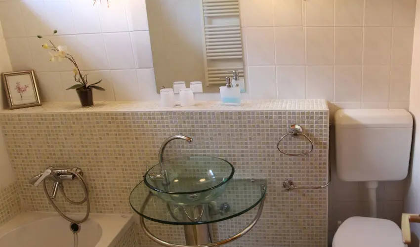 K�szeghegyalja Vend�gh�z Horv�tzsid�ny