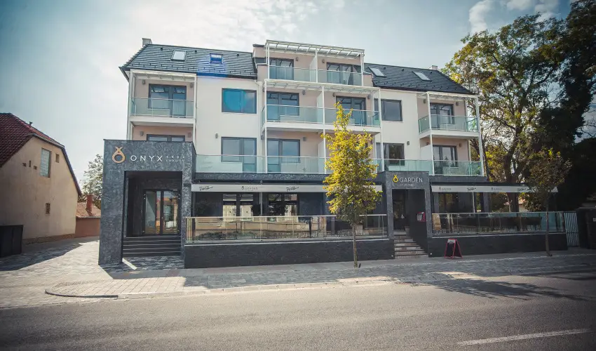 Onyx Luxury Srvr Srvr